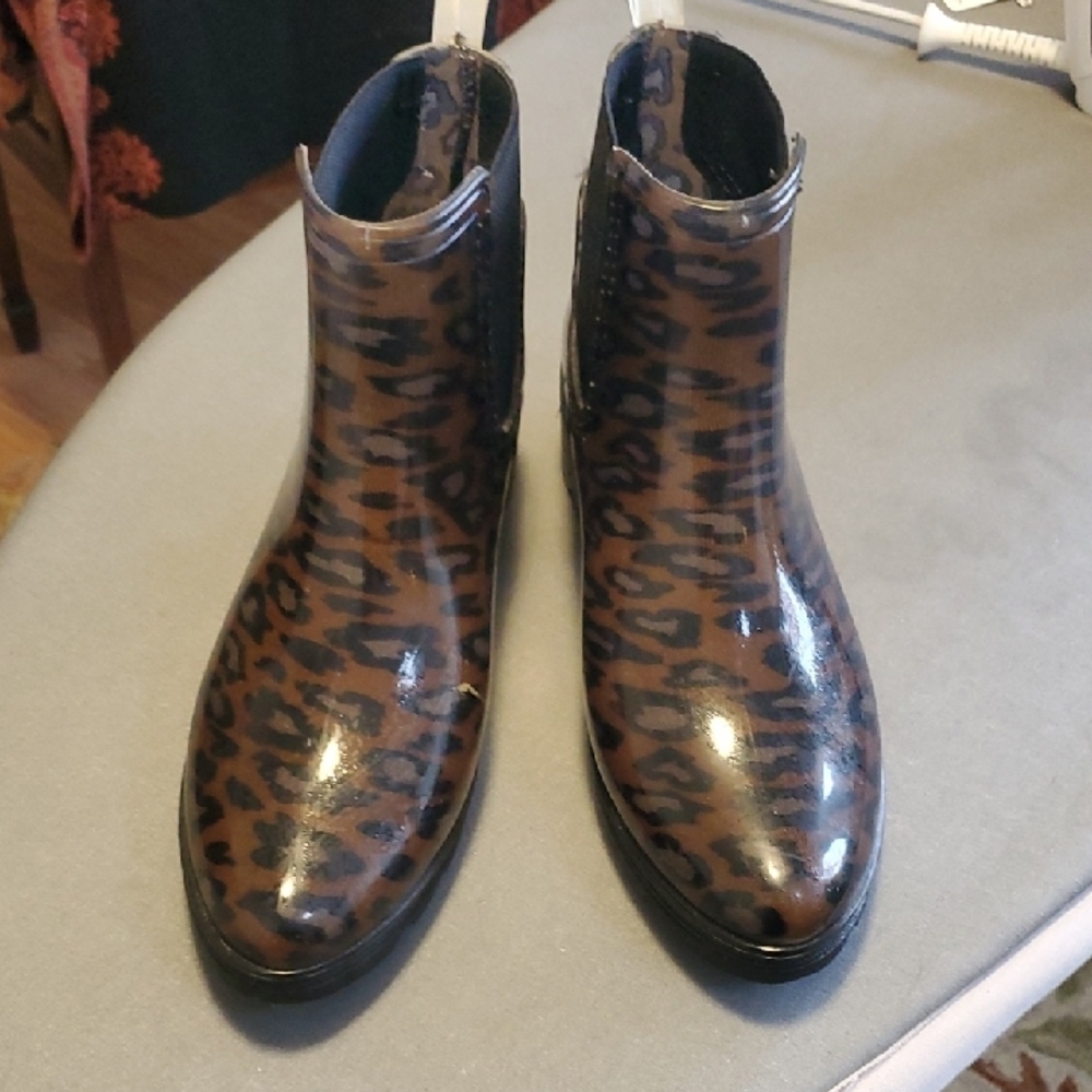 CURATED BY RUA'H KIBRIA: Brown/Black Animal Print Rubber Rain/Snow Boots EUC